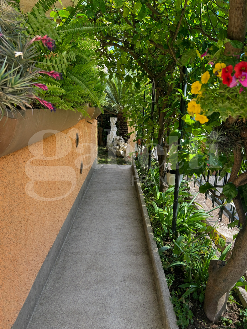 Villa con giardino a Latina
