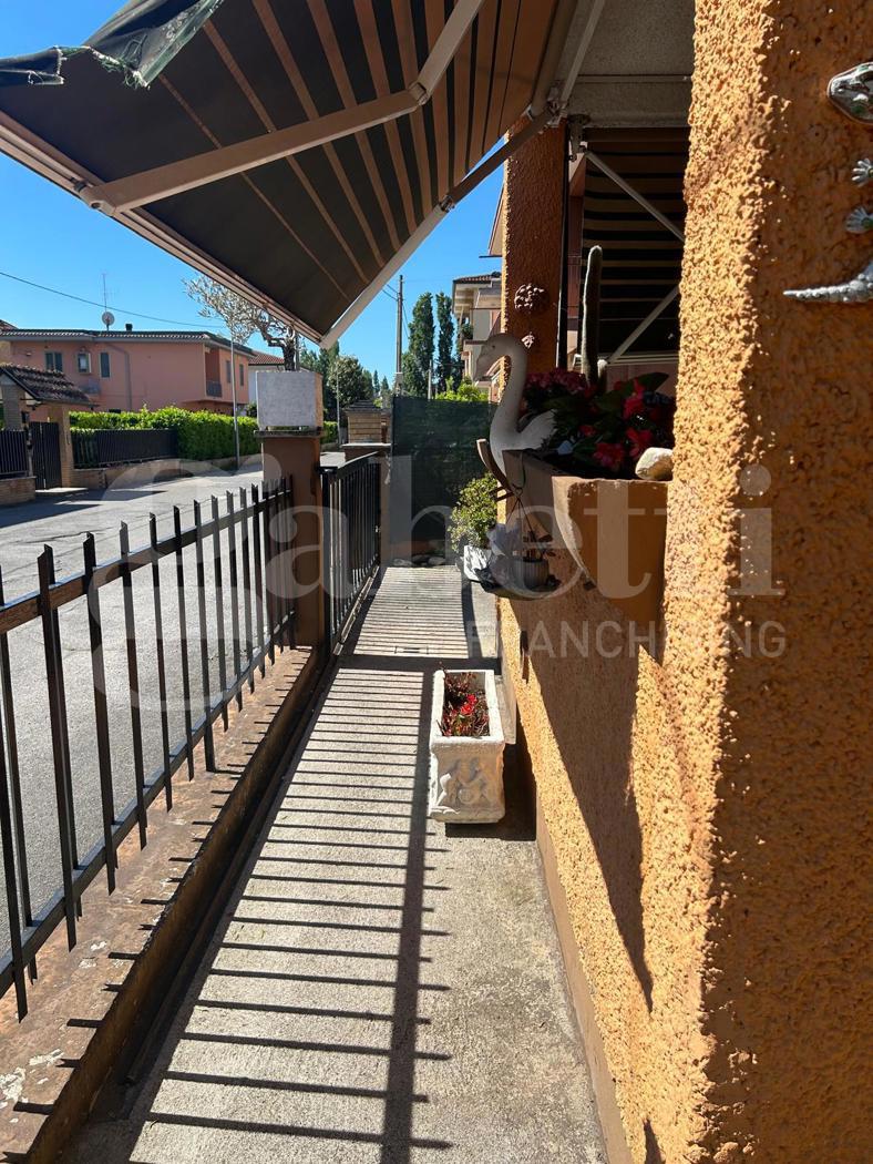 Villa con giardino a Latina