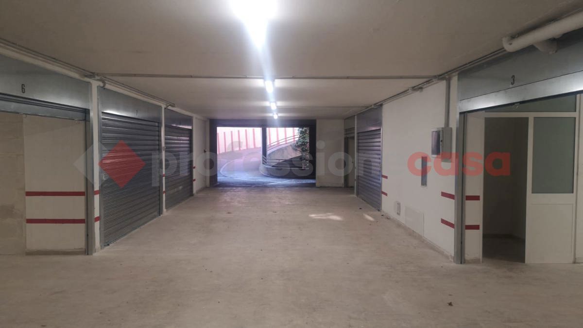 Box/Garage 67mq in vendita a Bari