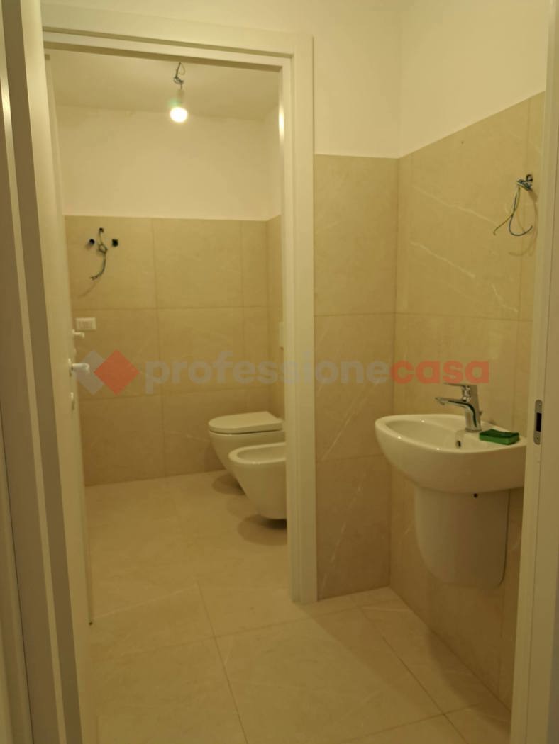 Negozio in affitto a Bari