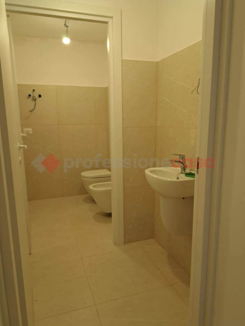 Negozio in affitto a Bari