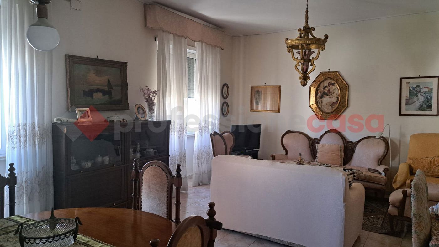 Quadrilocale arredato in affitto a Bari