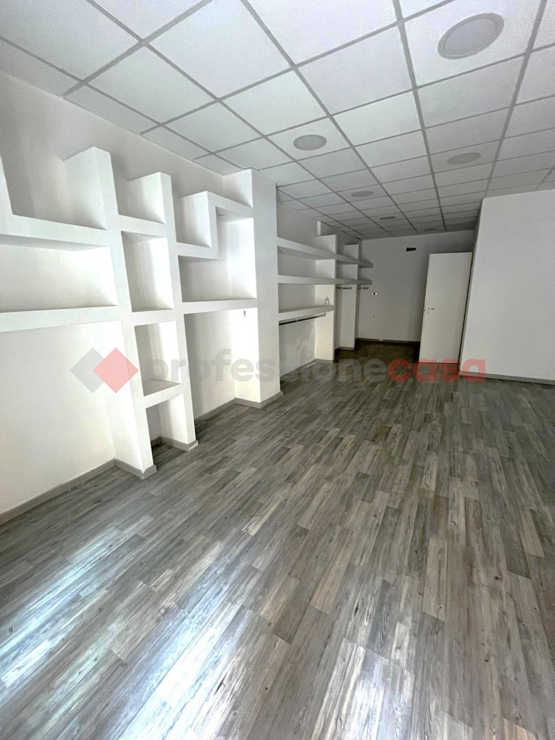 Negozio in affitto a Bari