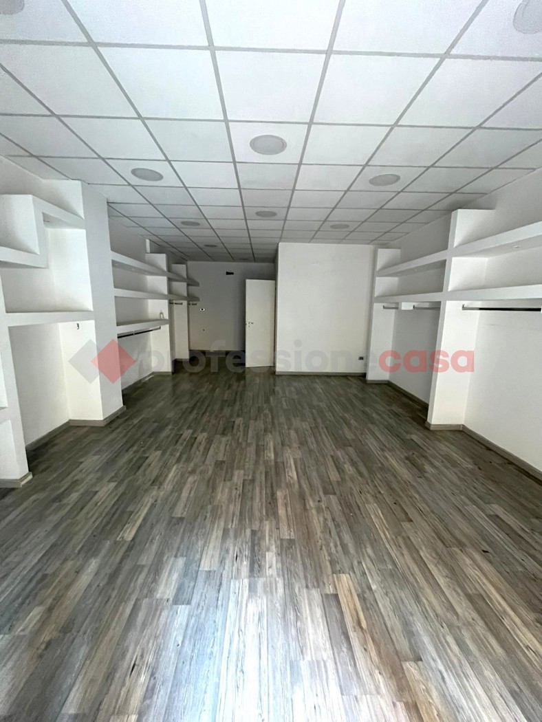 Negozio in affitto a Bari