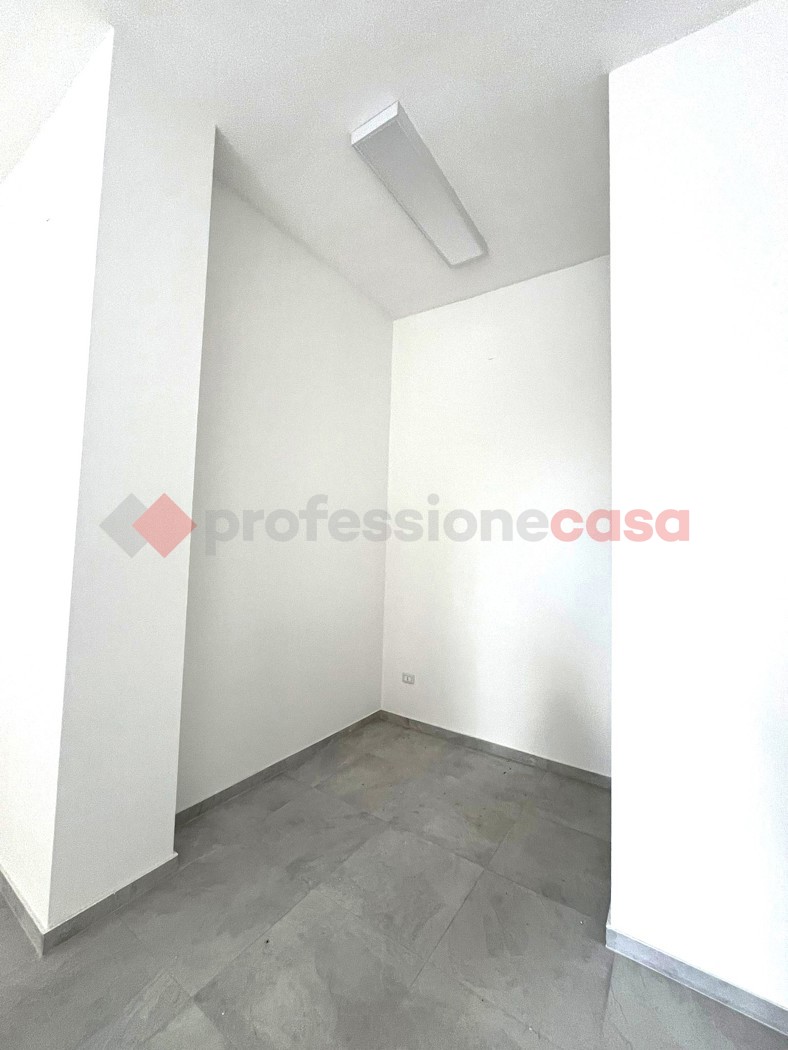 Negozio in vendita a Modugno