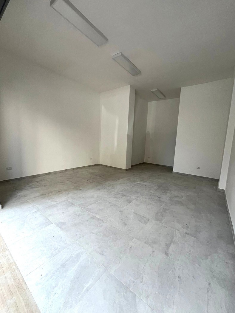 Negozio in affitto a Modugno