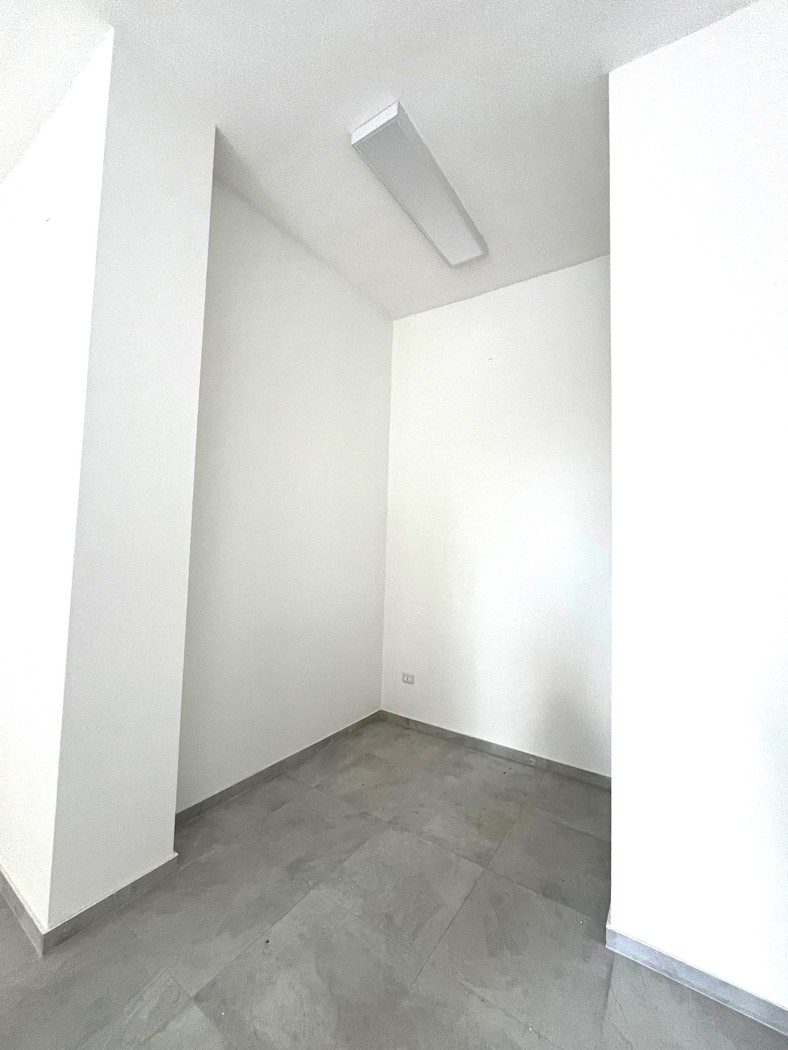 Negozio in affitto a Modugno