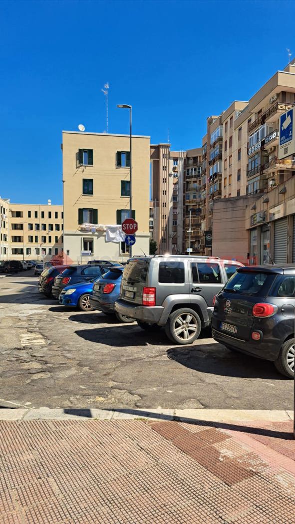 Negozio in affitto a Bari