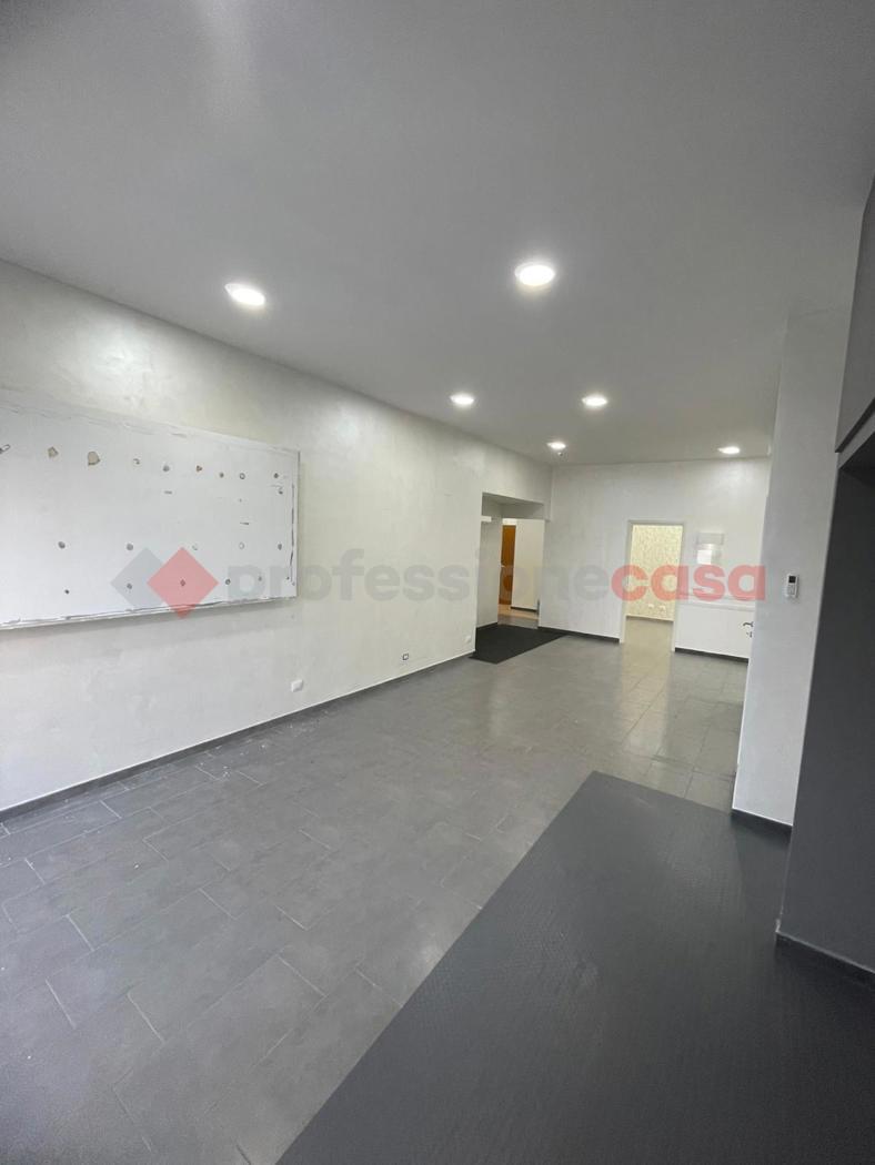 Negozio in affitto a Bari