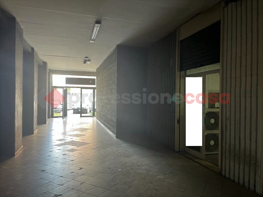 Negozio in affitto a Bari