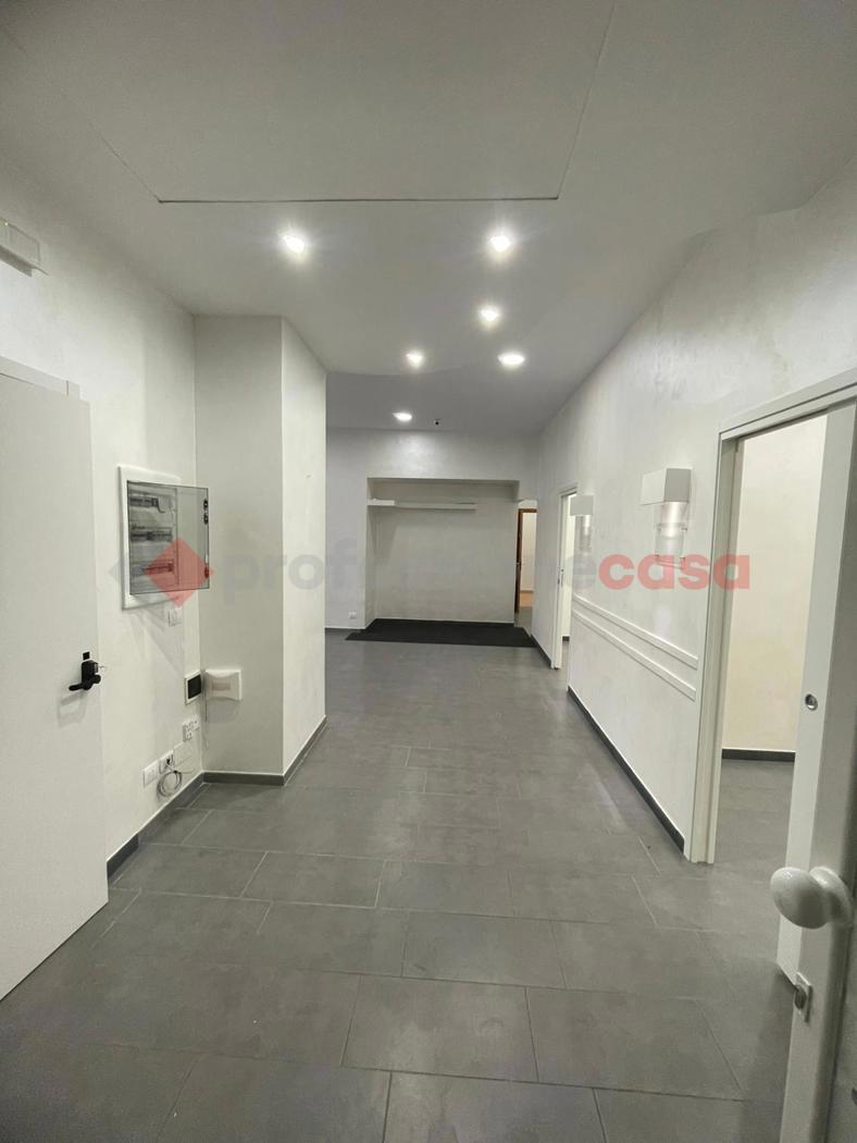 Negozio in affitto a Bari