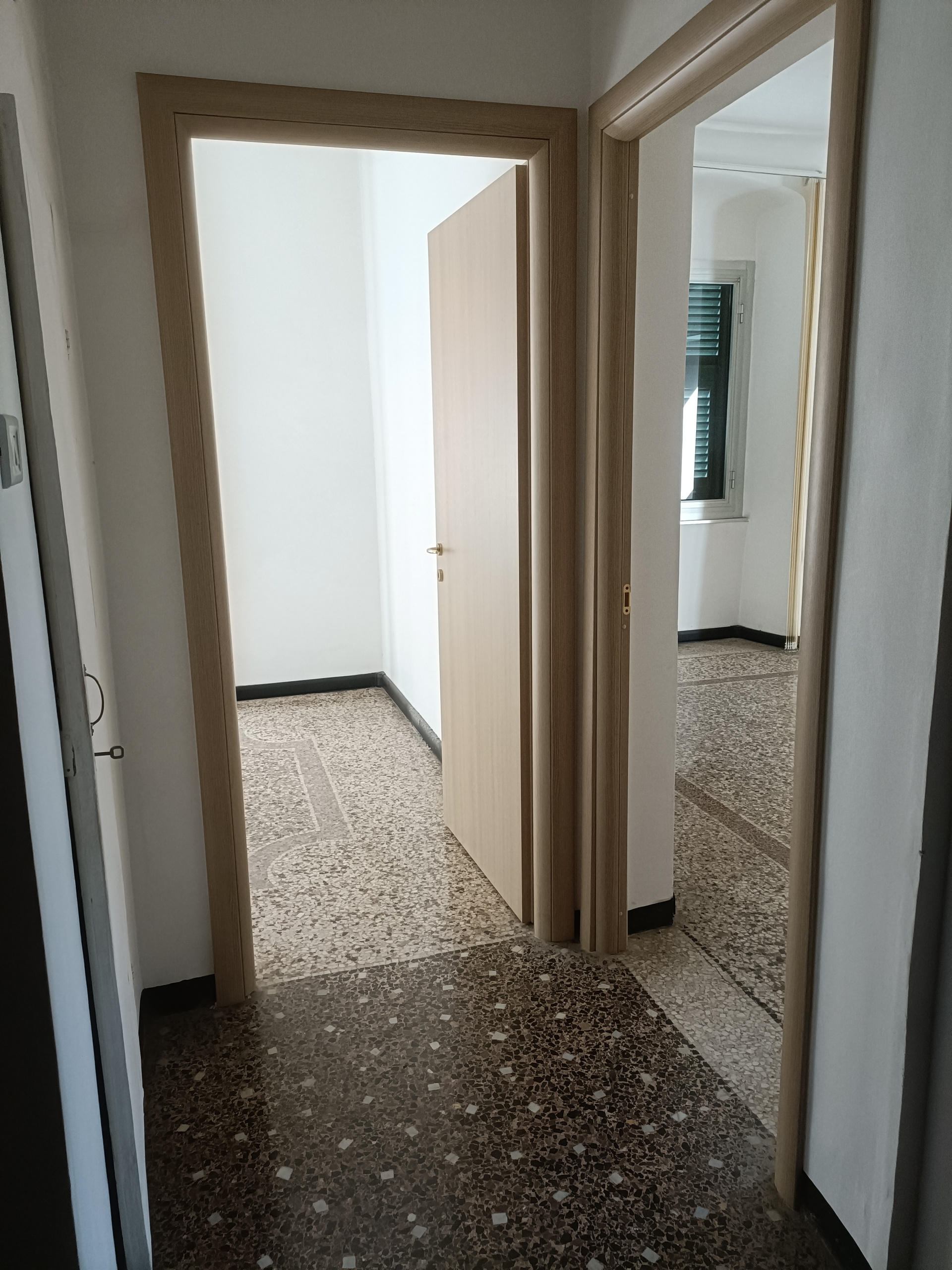 Ufficio in affitto in via caffa 6, Genova