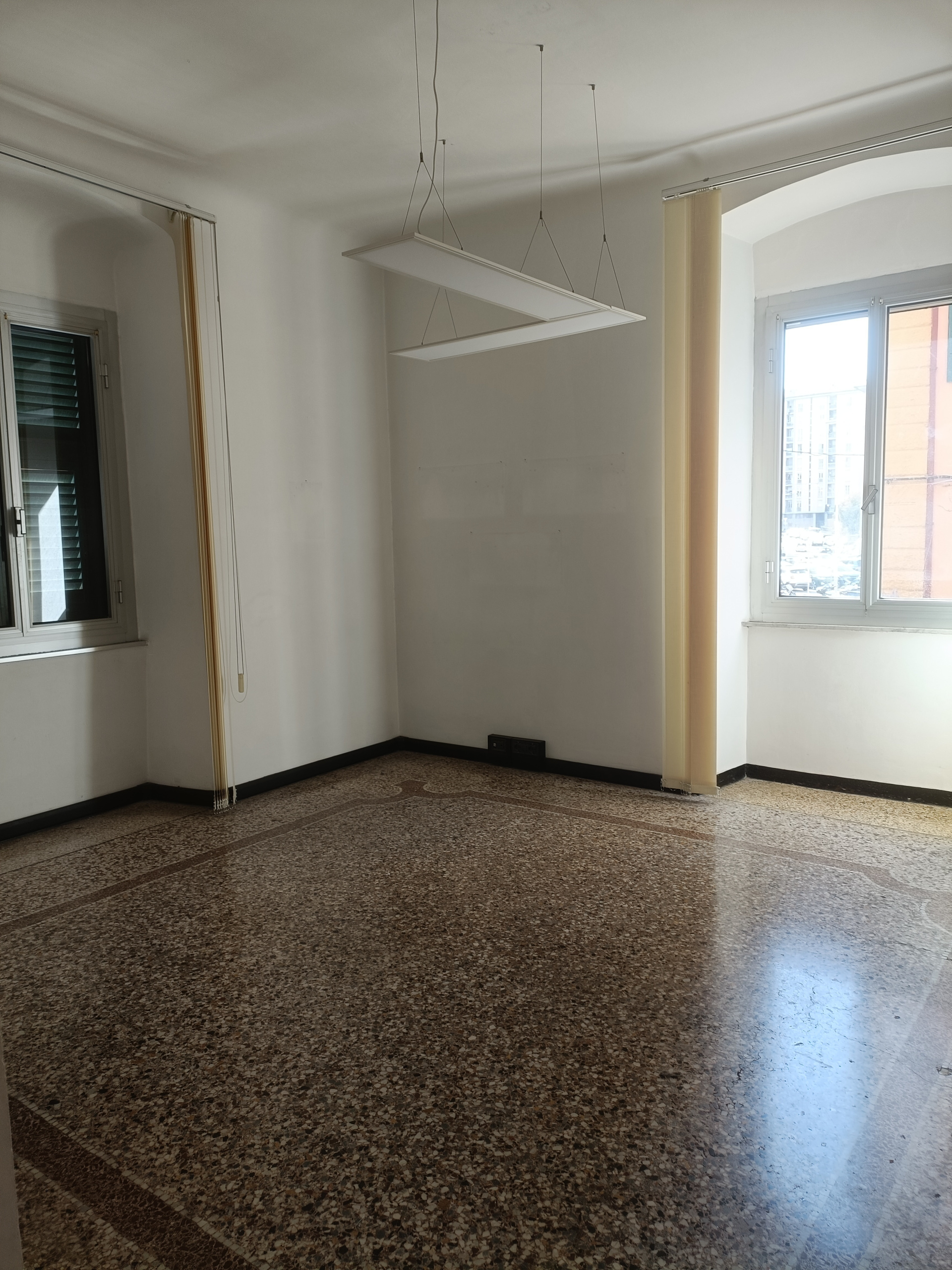 Ufficio in affitto in via caffa 6, Genova