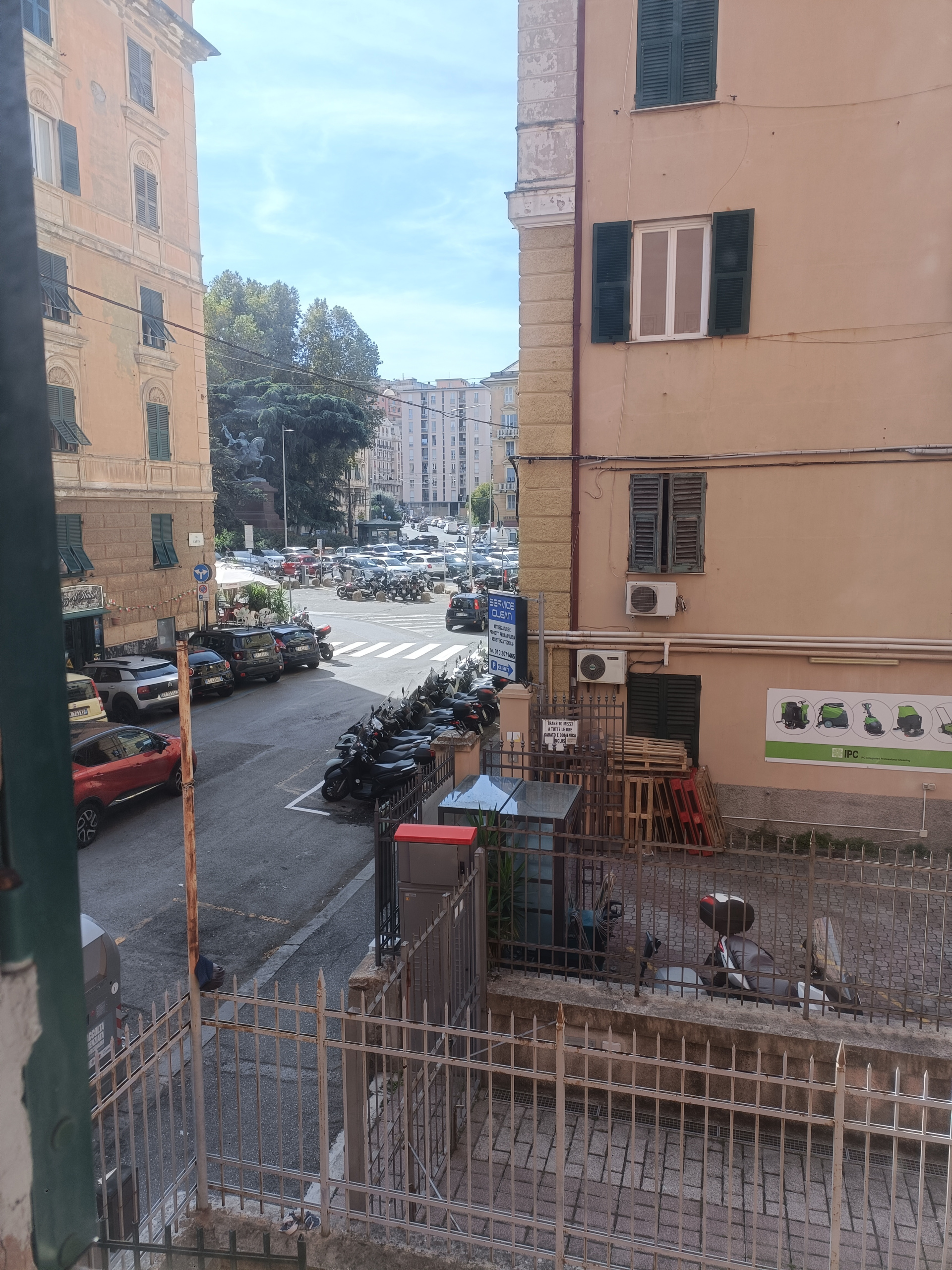 Ufficio in affitto in via caffa 6, Genova
