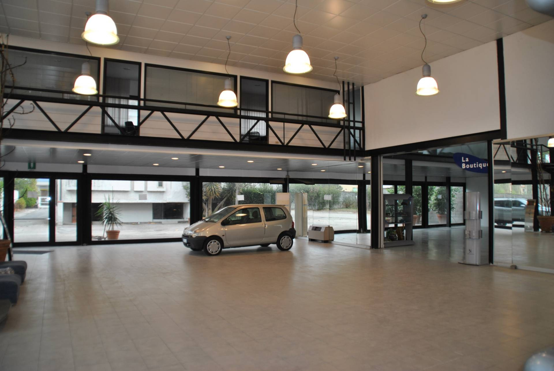 Locale commerciale in vendita a San Giuliano Terme, Madonna dell'Acqua