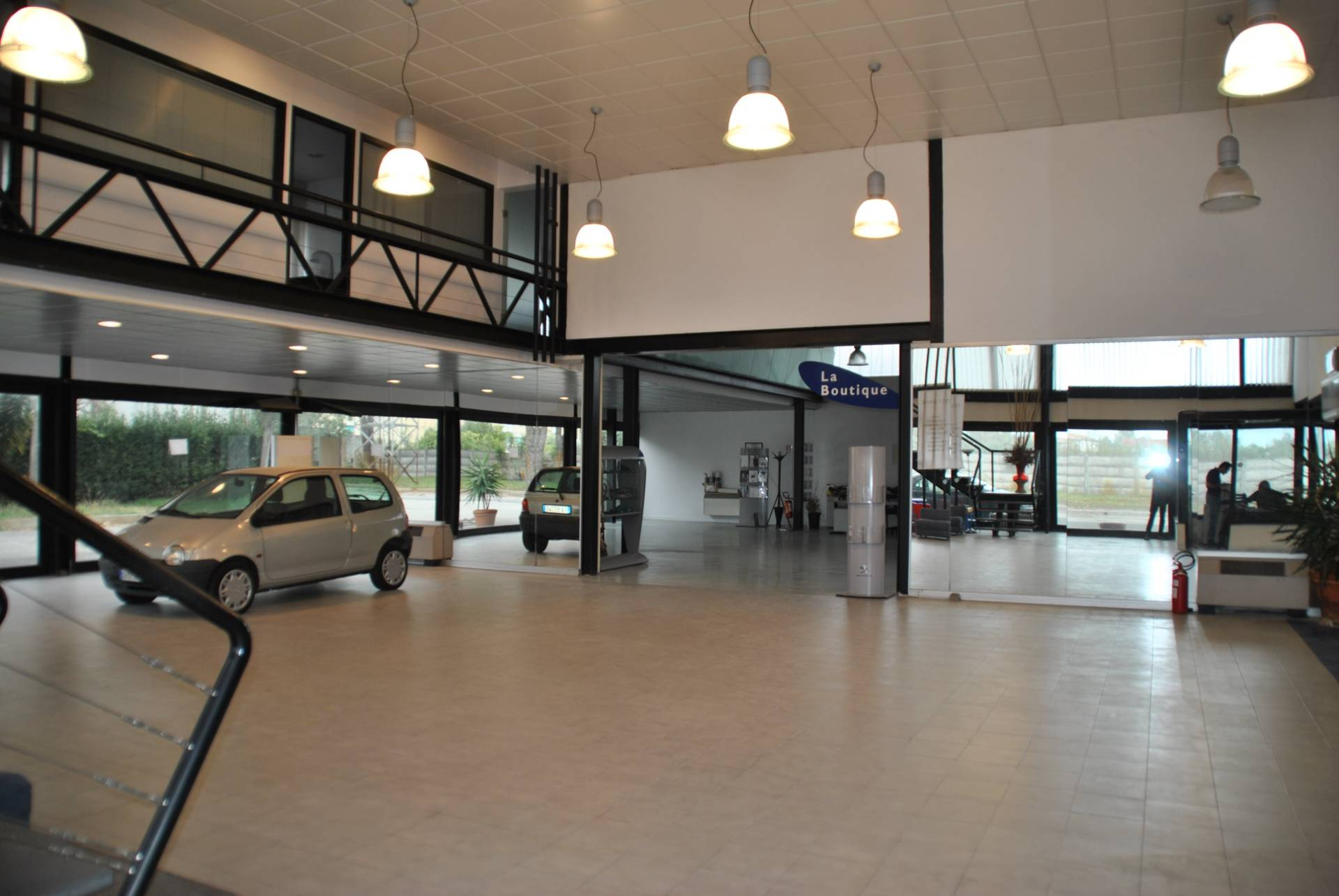 Locale commerciale in vendita a San Giuliano Terme, Madonna dell'Acqua