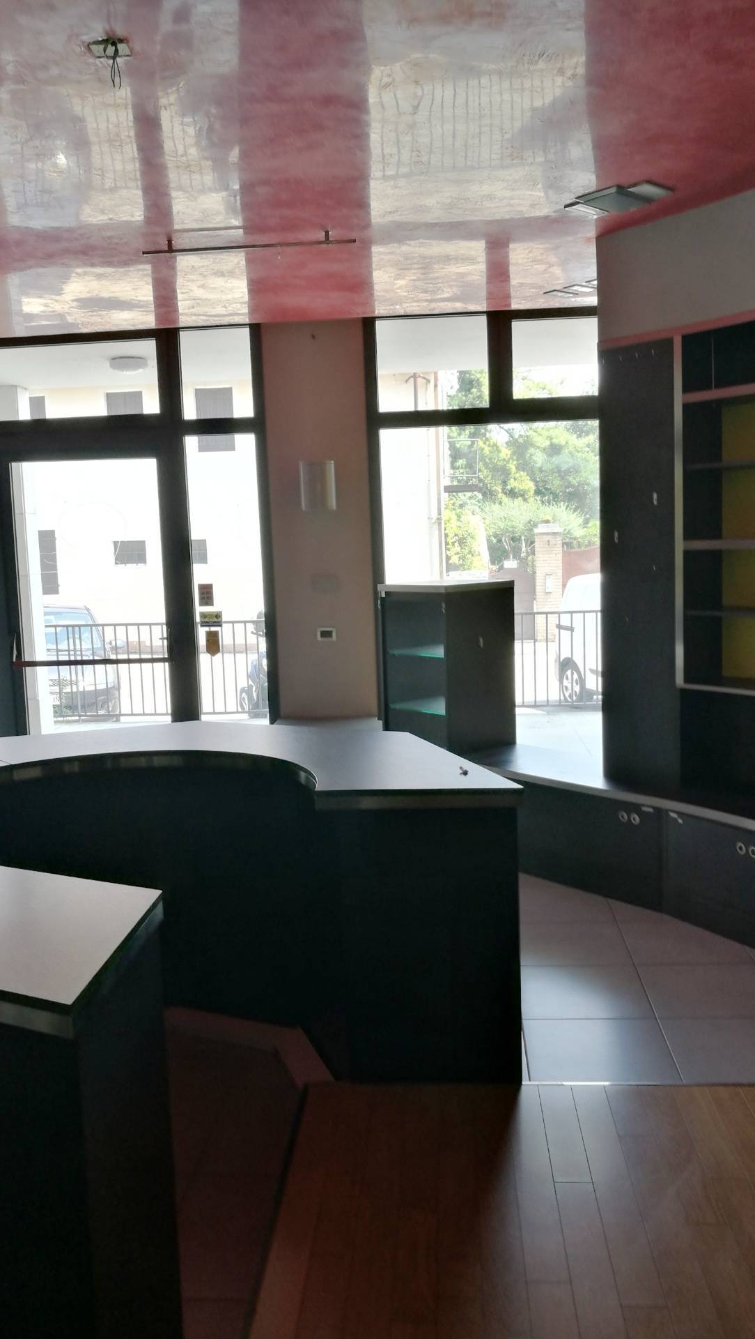 Locale commerciale in vendita a Cordenons, Sclavons