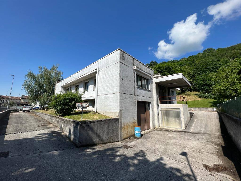 Capannone in vendita a Maniago