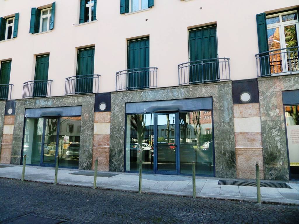 Locale commerciale in affitto a Pordenone, Semicentro