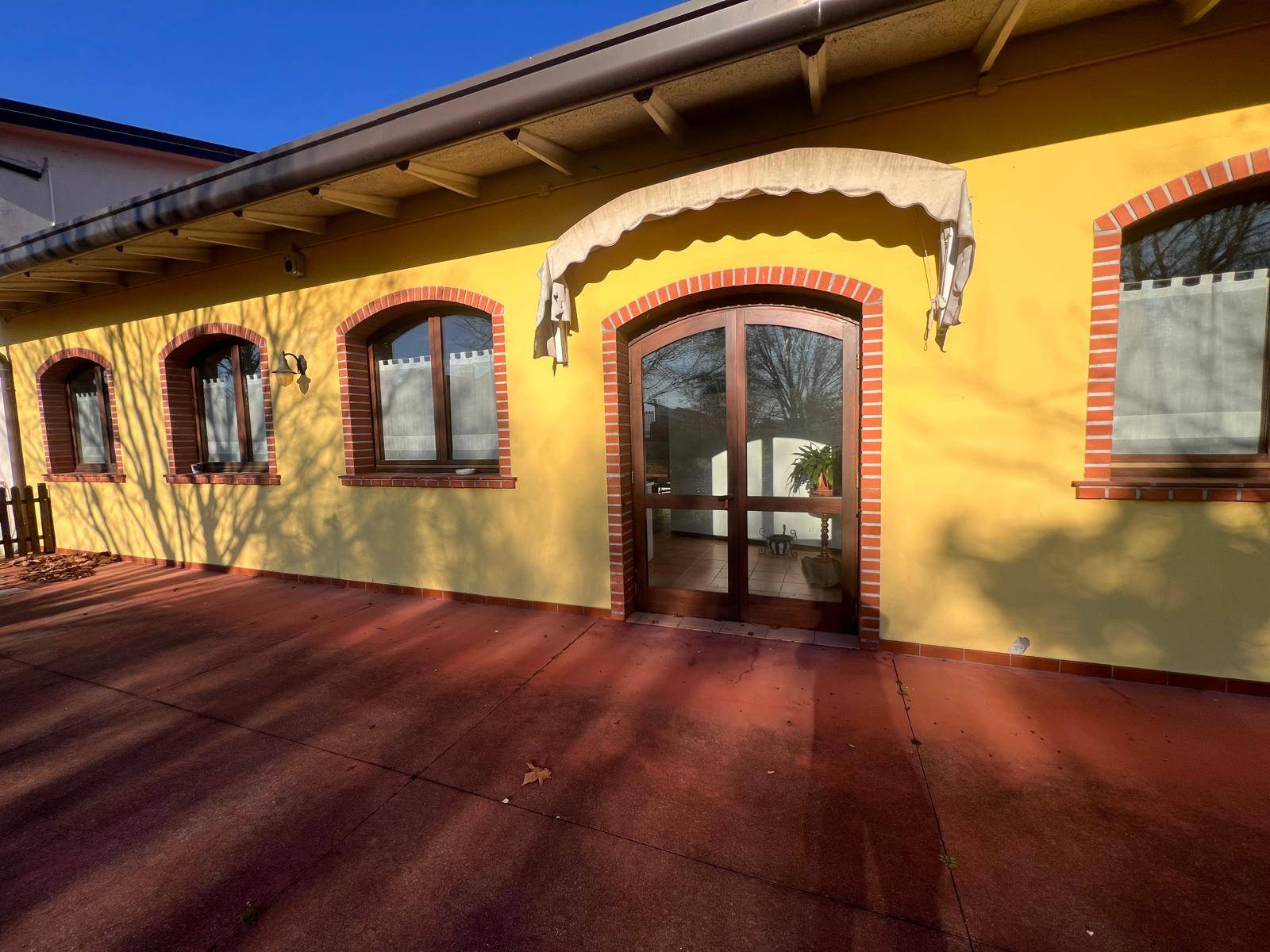 Locale commerciale in vendita a Roveredo in Piano