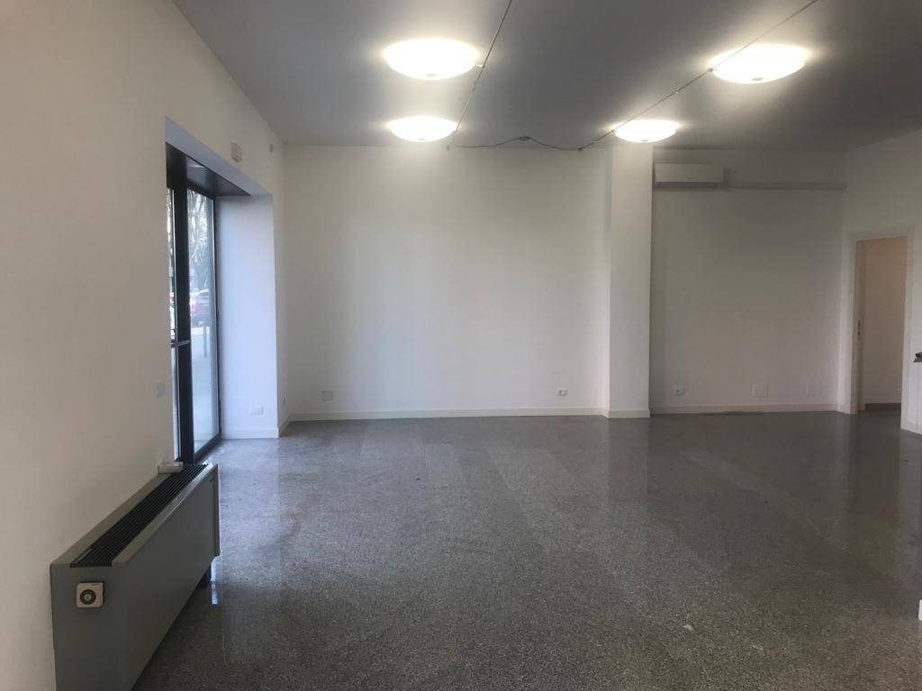 Locale commerciale in affitto a Pordenone, Semicentro