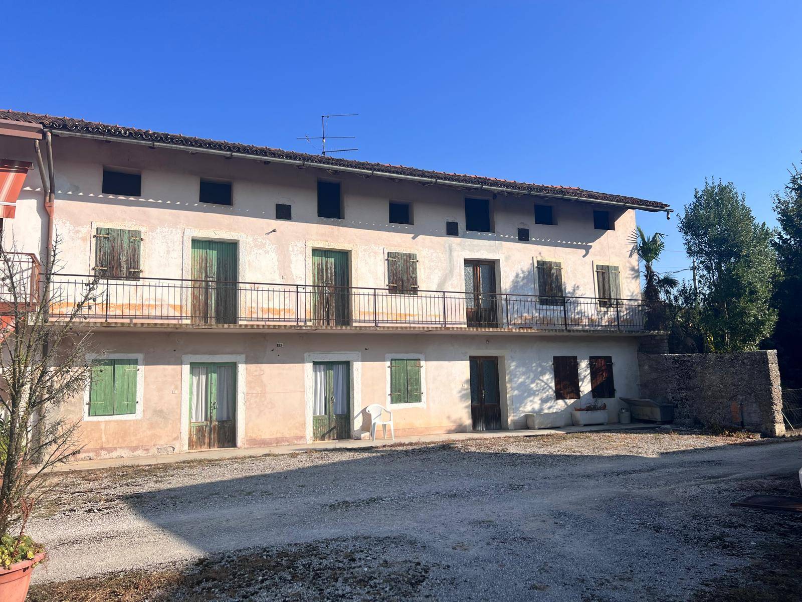 Rustico Casale in vendita a Aviano, Giais