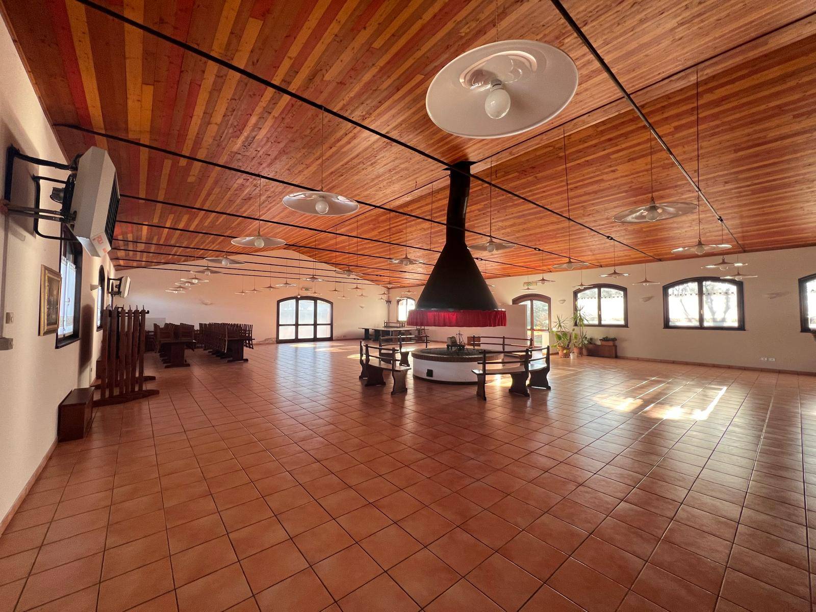 Locale commerciale in vendita a Roveredo in Piano