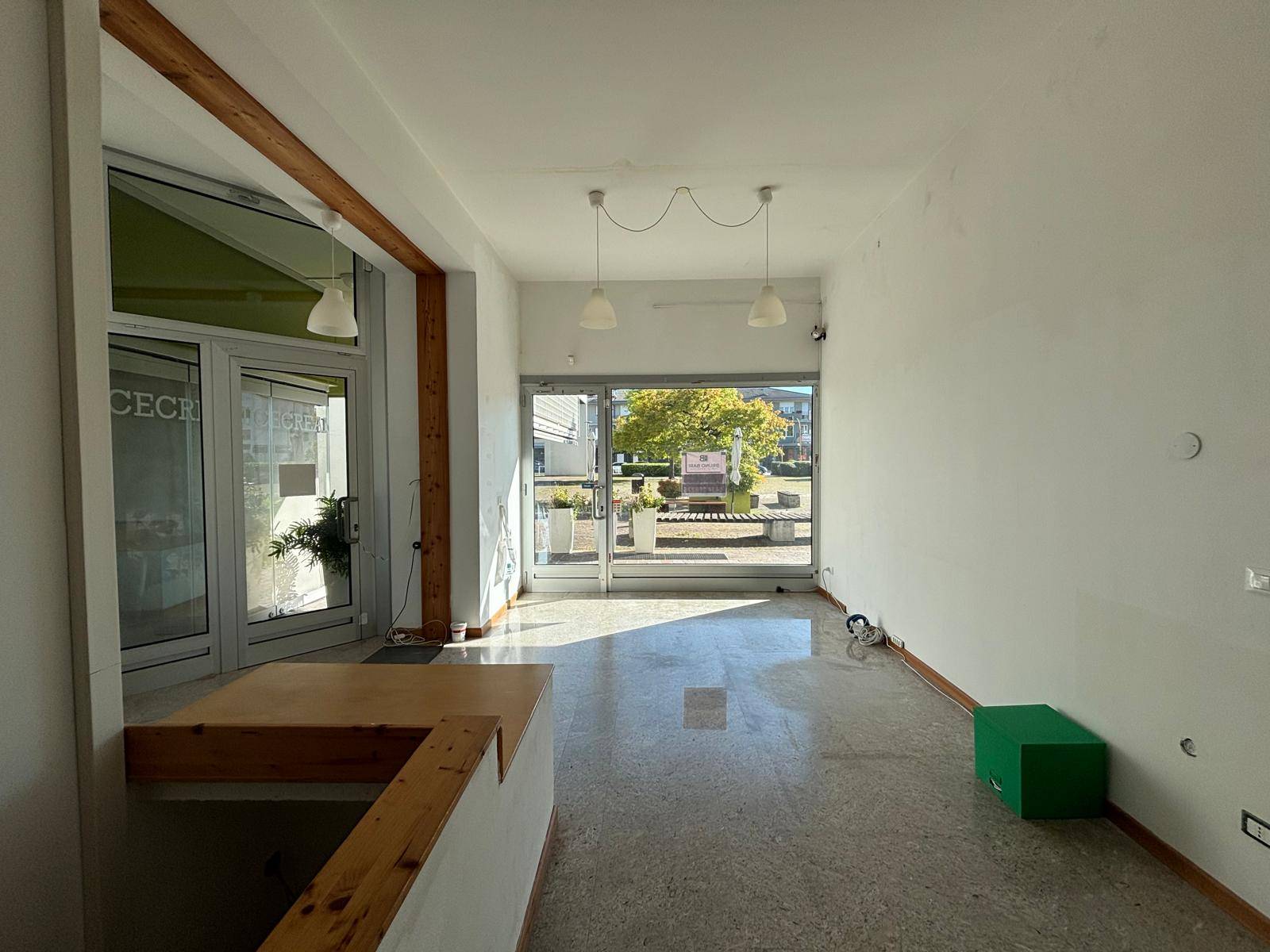 Locale commerciale in affitto a Aviano