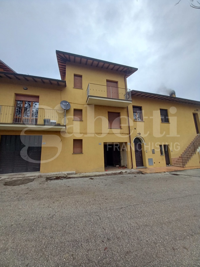 Casa indipendente con box a Gubbio