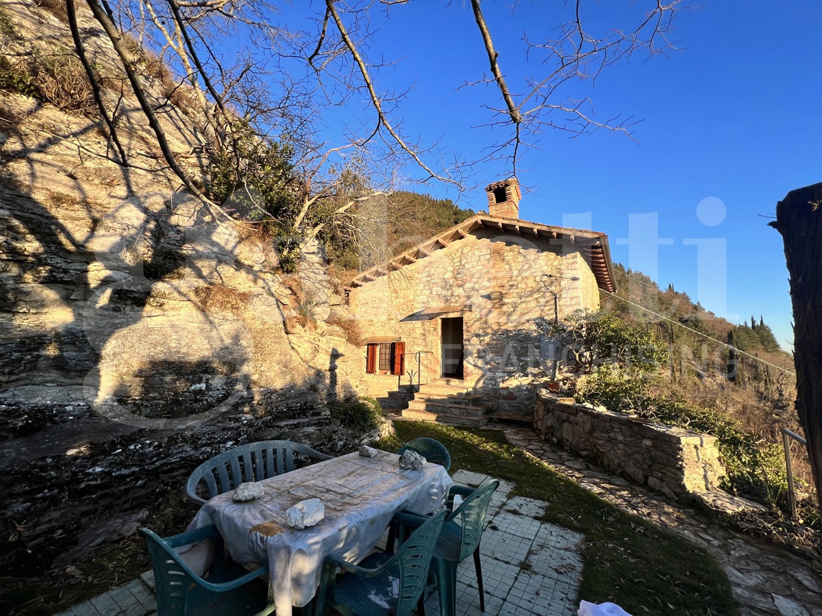 Casa indipendente con giardino a Gubbio