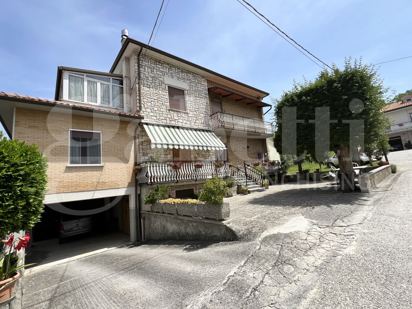 Trilocale con giardino a Gubbio