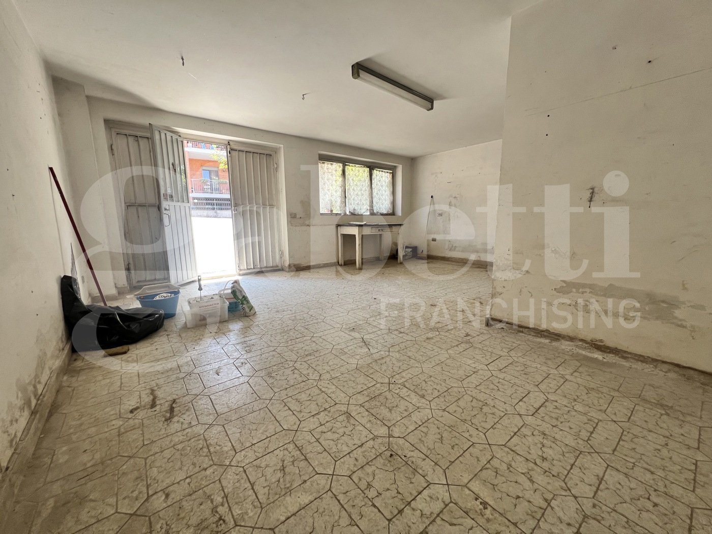 Box/Garage 20mq in vendita a Gubbio