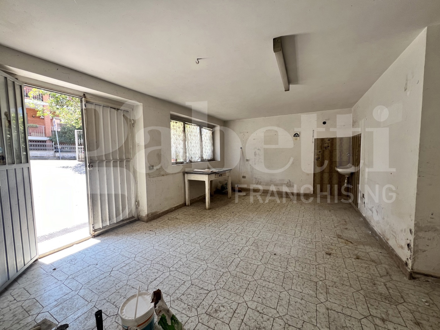 Box/Garage 20mq in vendita a Gubbio