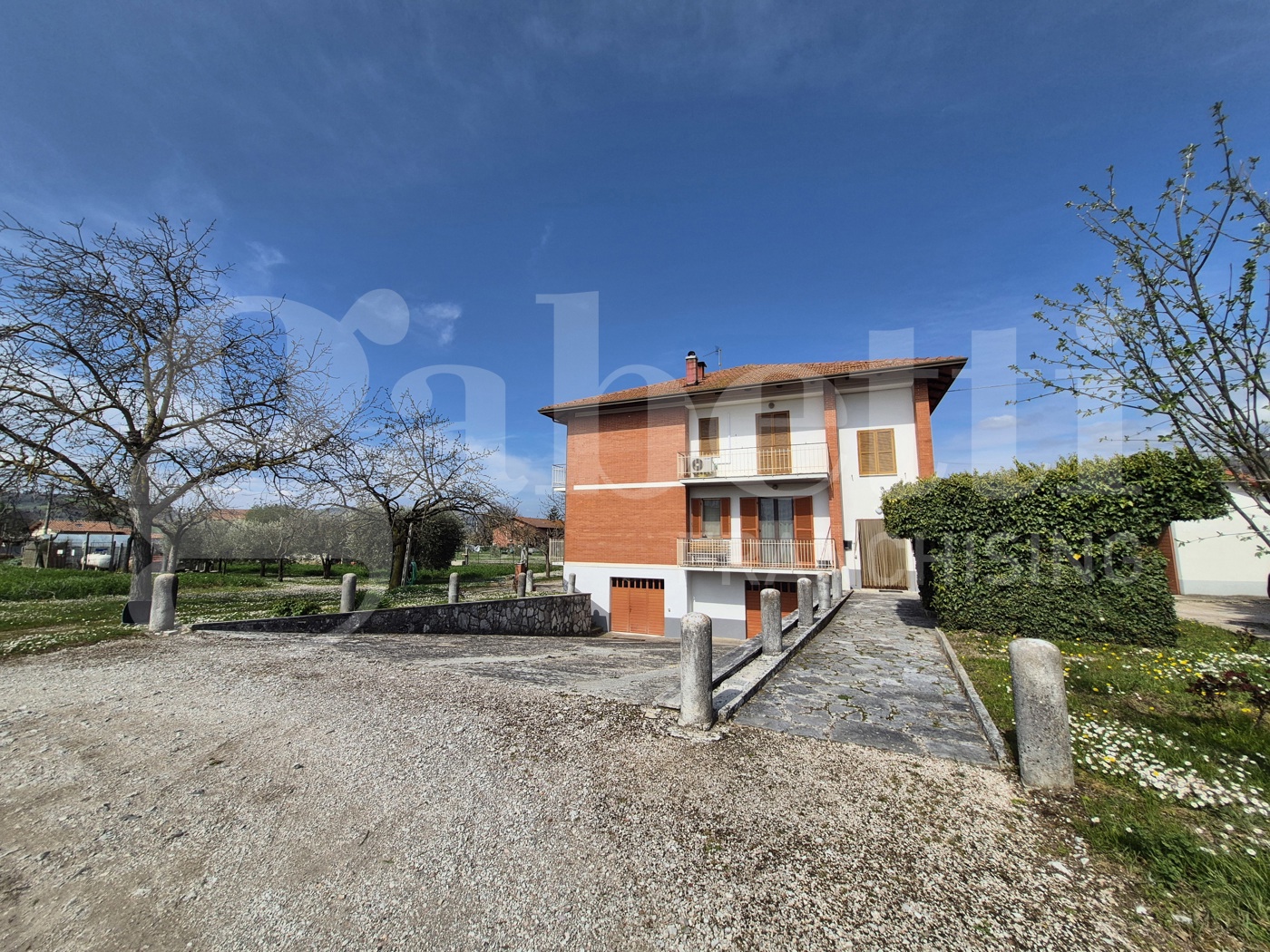 Appartamento con giardino a Gubbio