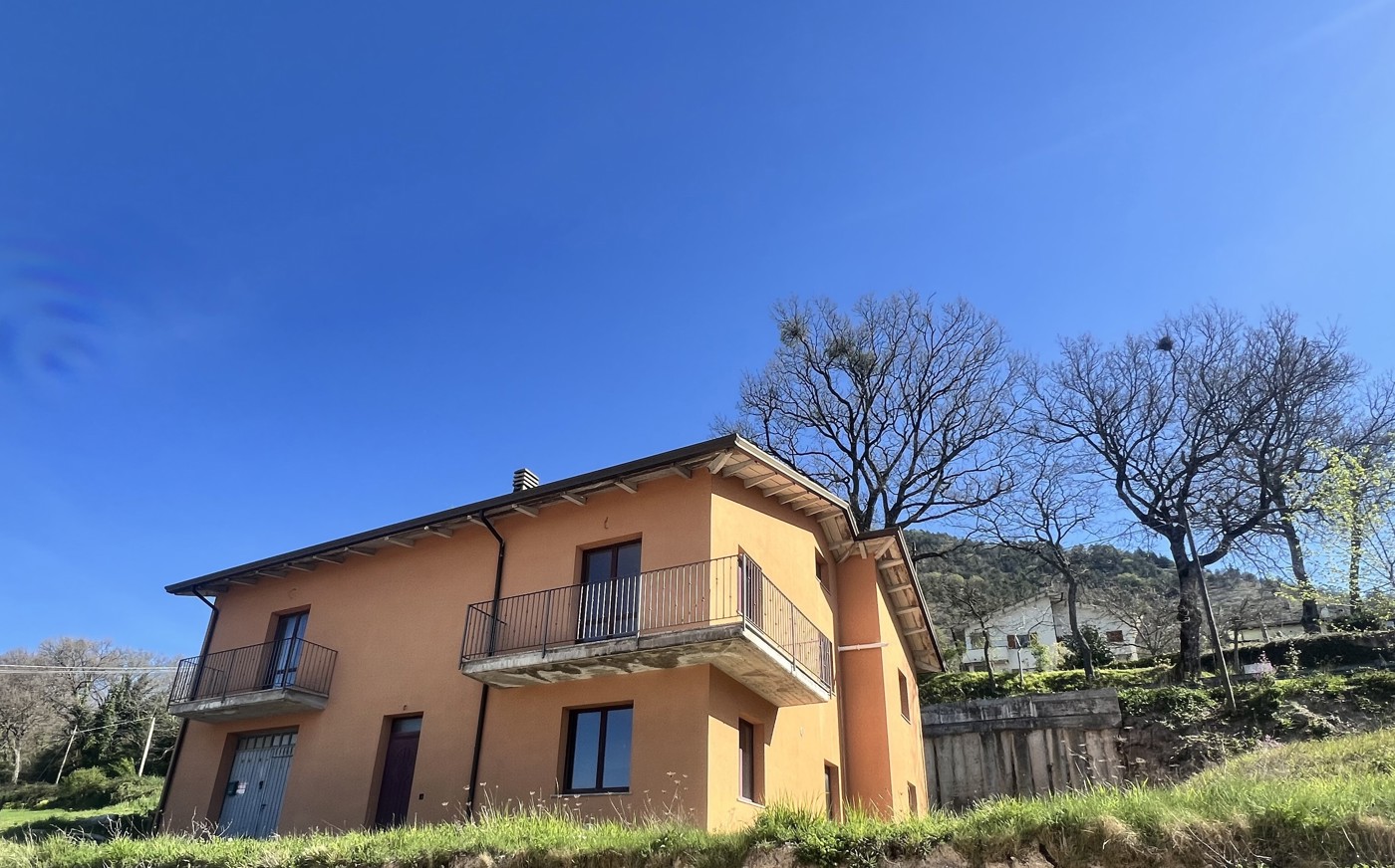 Casa indipendente con giardino a Costacciaro
