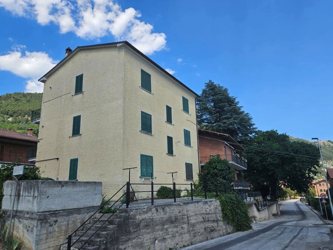 Trilocale da ristrutturare a Gubbio