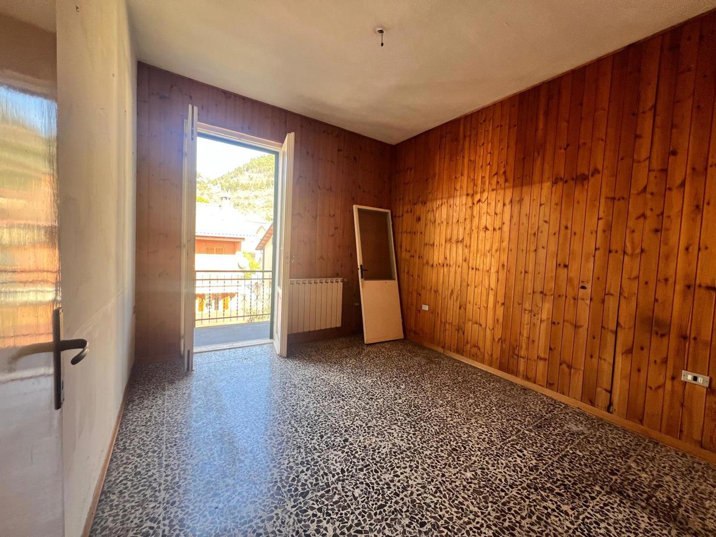 Trilocale da ristrutturare a Gubbio