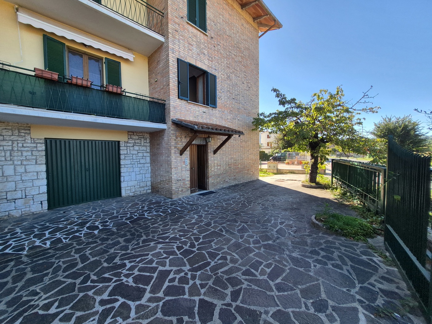 Appartamento con giardino a Gubbio