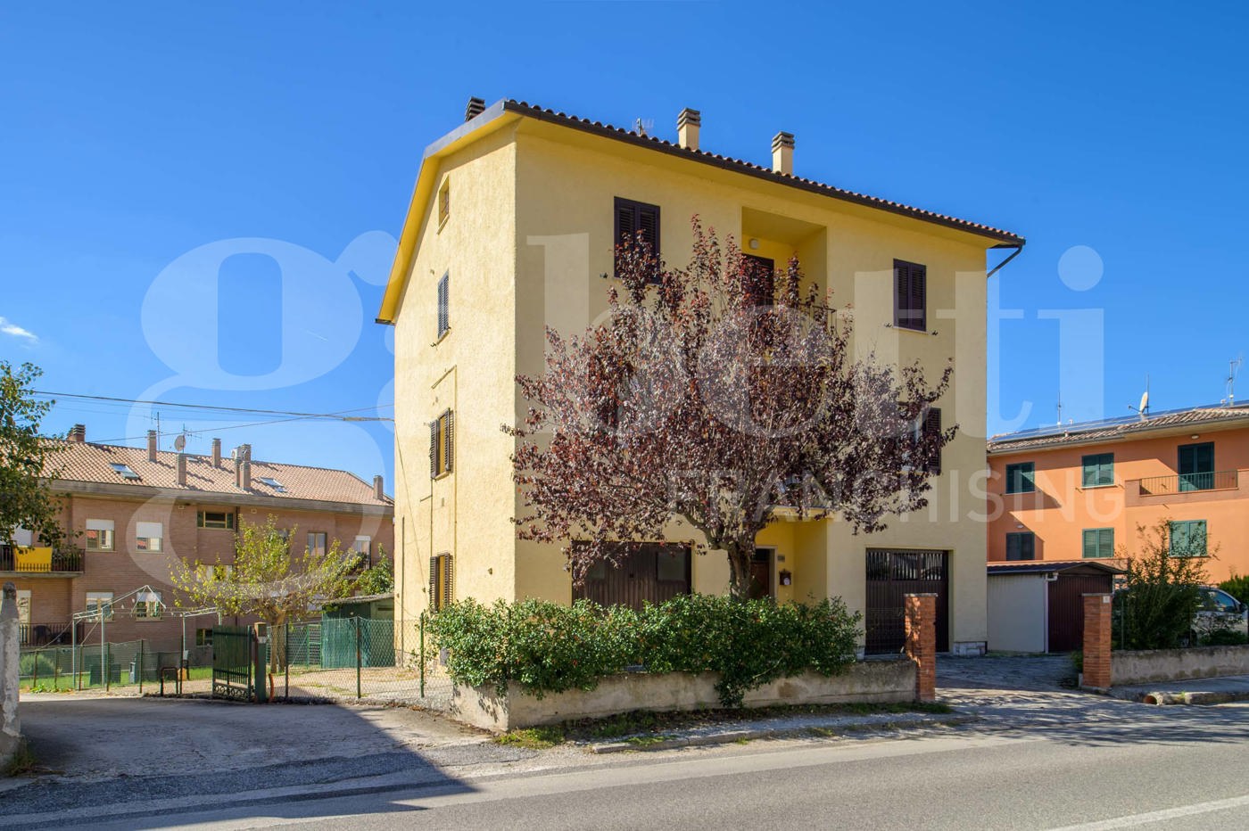 Quadrilocale con giardino a Gubbio