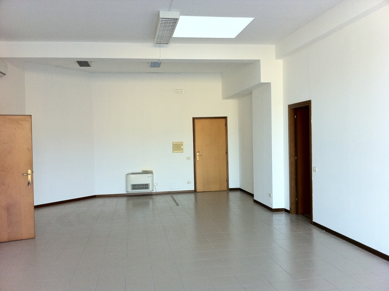 Ufficio in vendita in via montenevoso, Pesaro