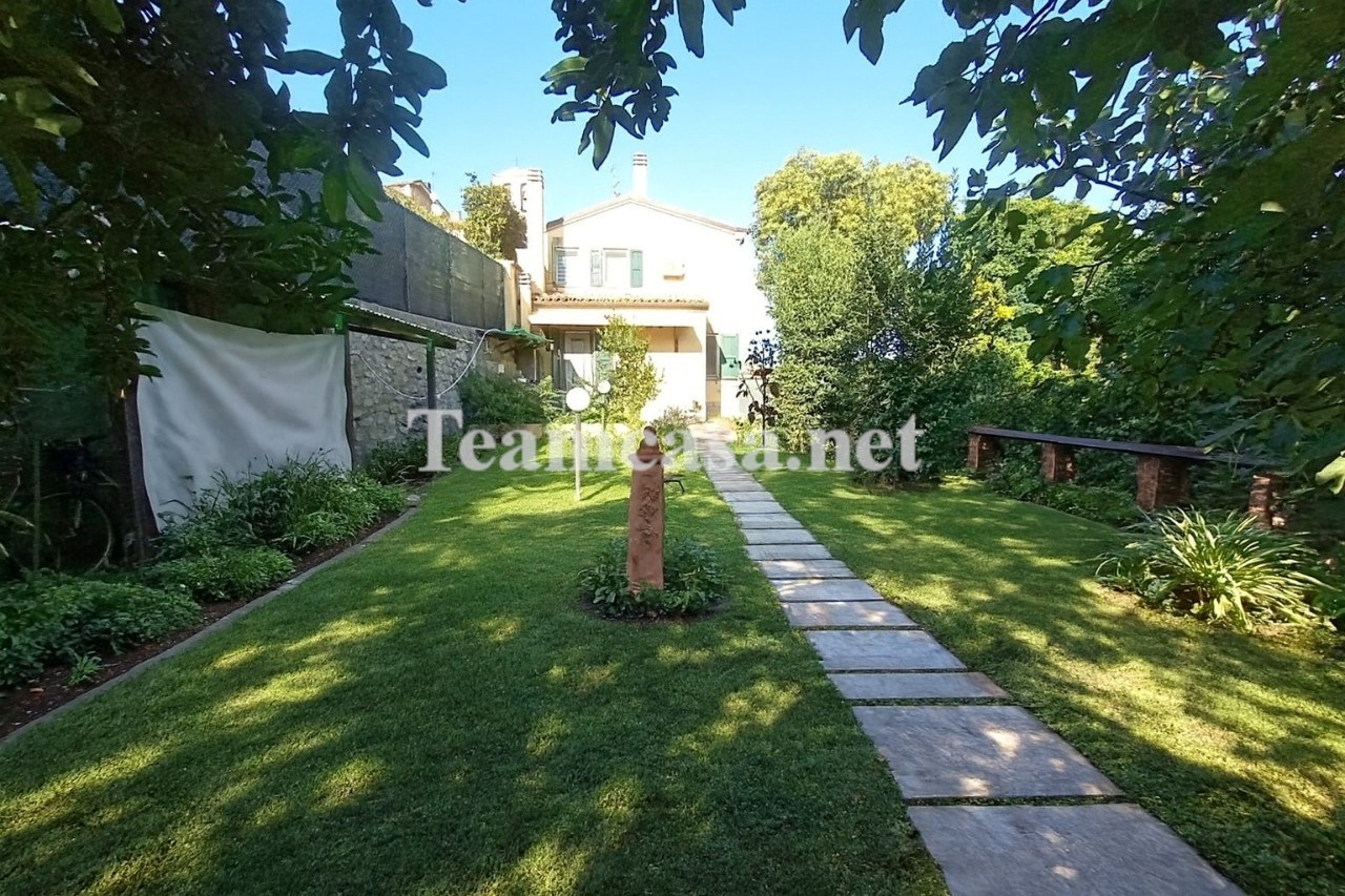 Casa indipendente con giardino a Pesaro