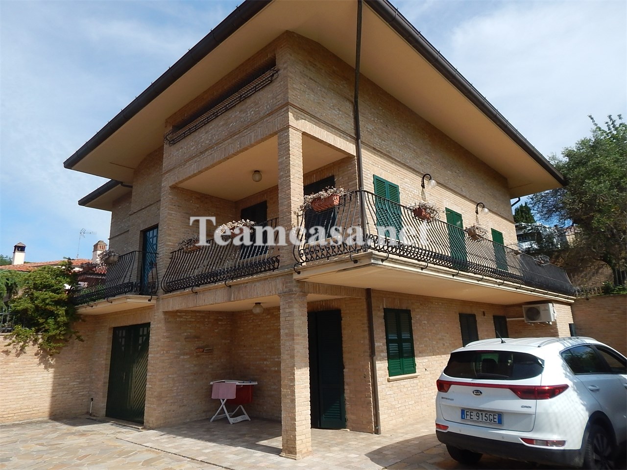 Villa con box a Pesaro