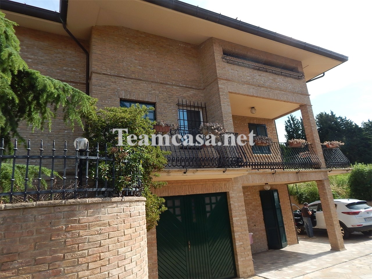 Villa con box a Pesaro