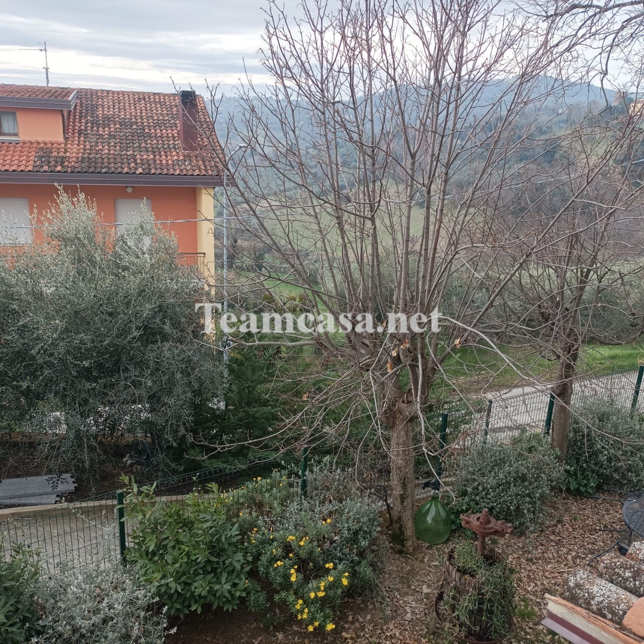 Casa indipendente con giardino a Mombaroccio