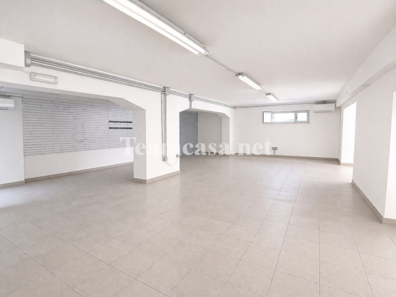 Magazzino in vendita a Pesaro