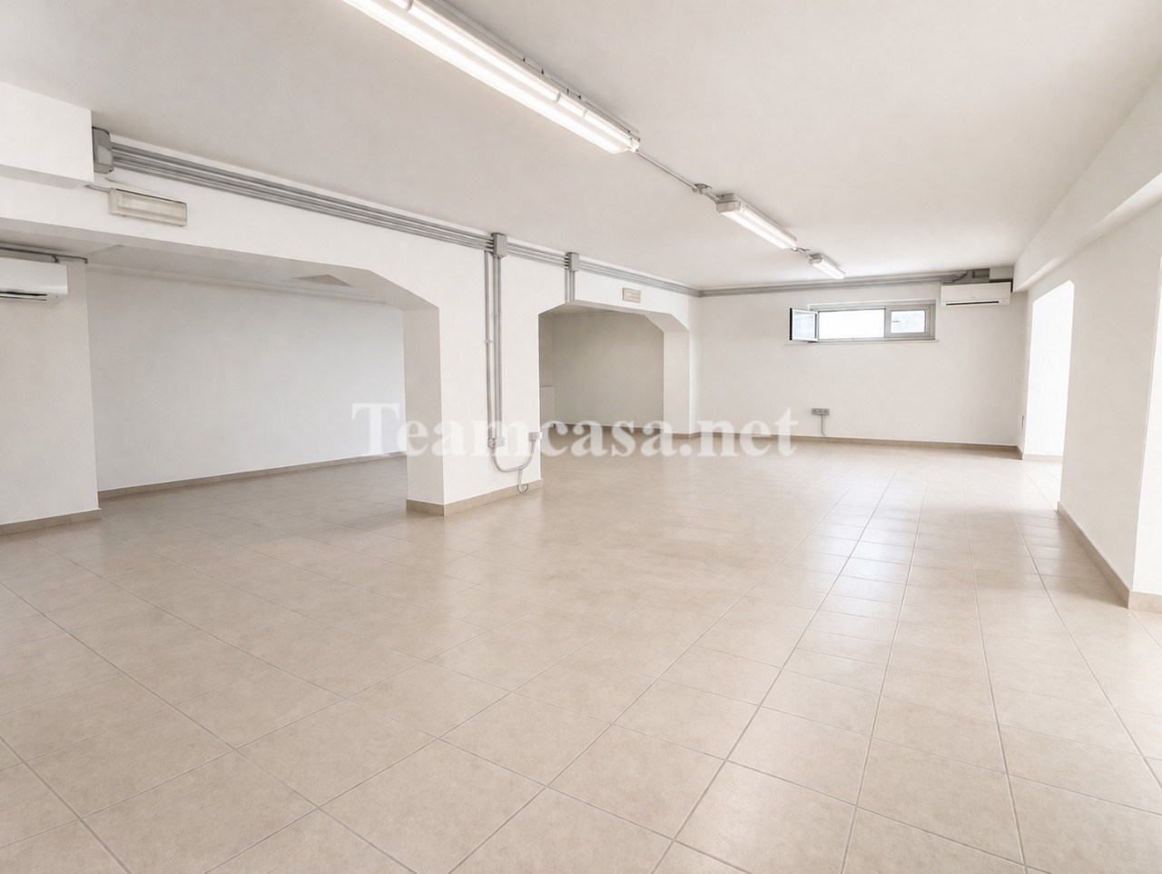 Magazzino in vendita a Pesaro