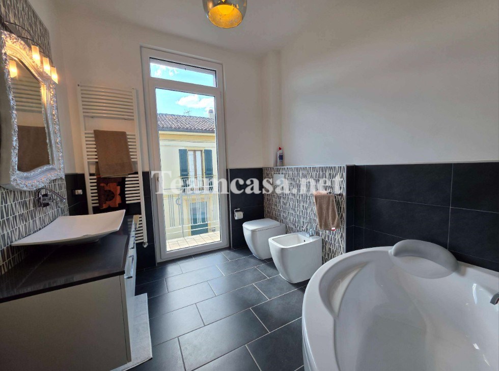 Casa indipendente con box doppio a Pesaro