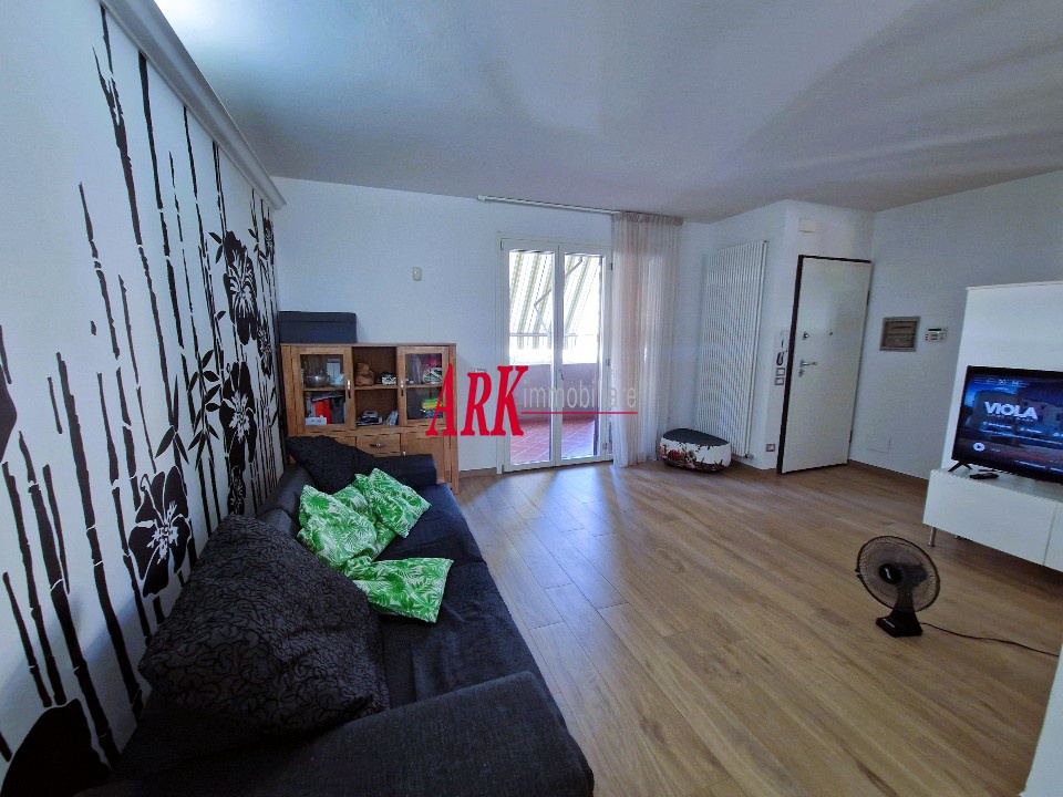 Casa indipendente con giardino in via delle rose, Campi Bisenzio