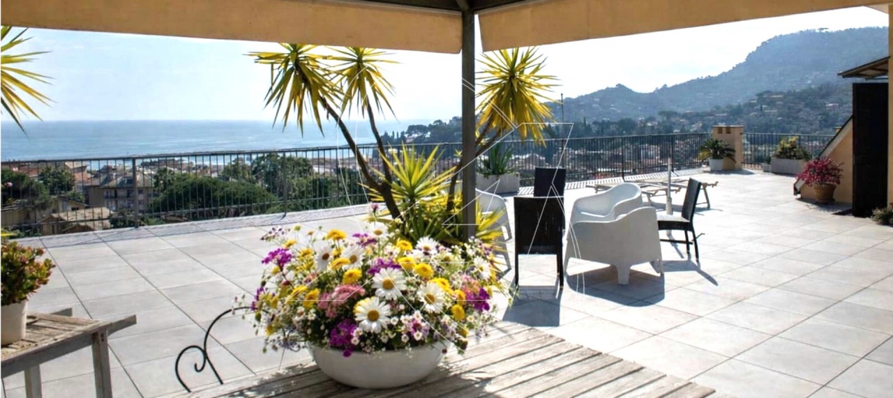 Appartamento con terrazzo in via cuneo, Santa Margherita Ligure