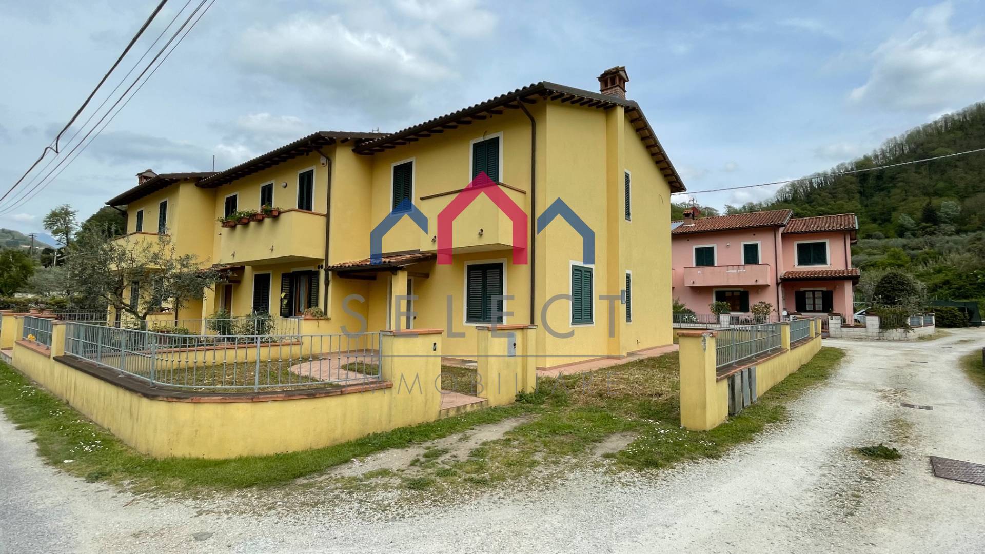 Villa nuova a Borgo a Mozzano